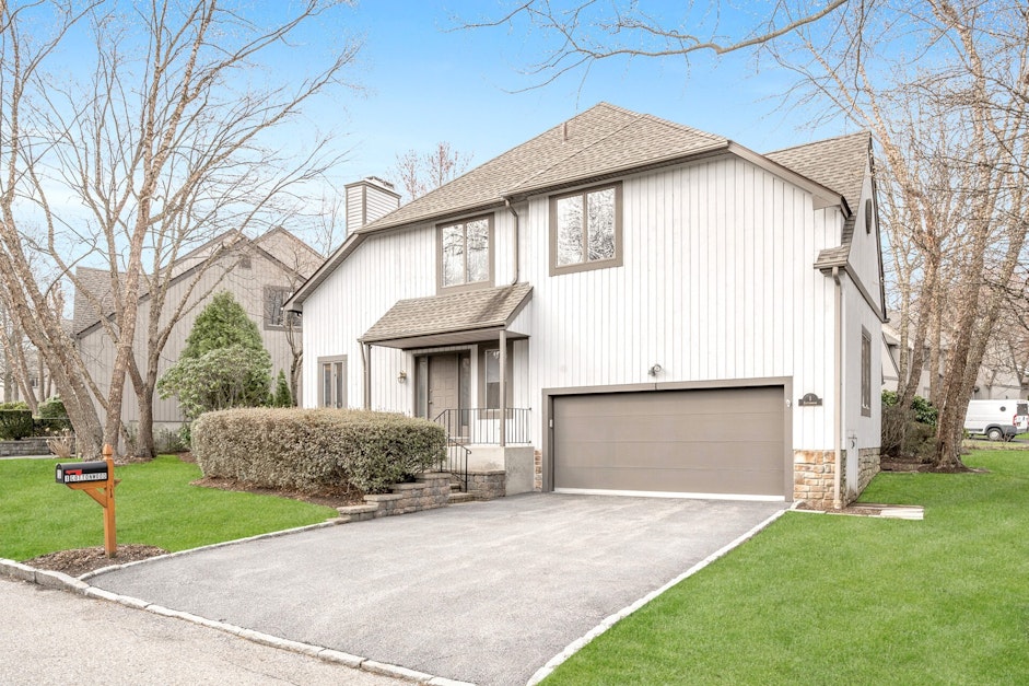 1 Cottonwood Lane, White Plains, NY 10605, Presented by Christine Ricci