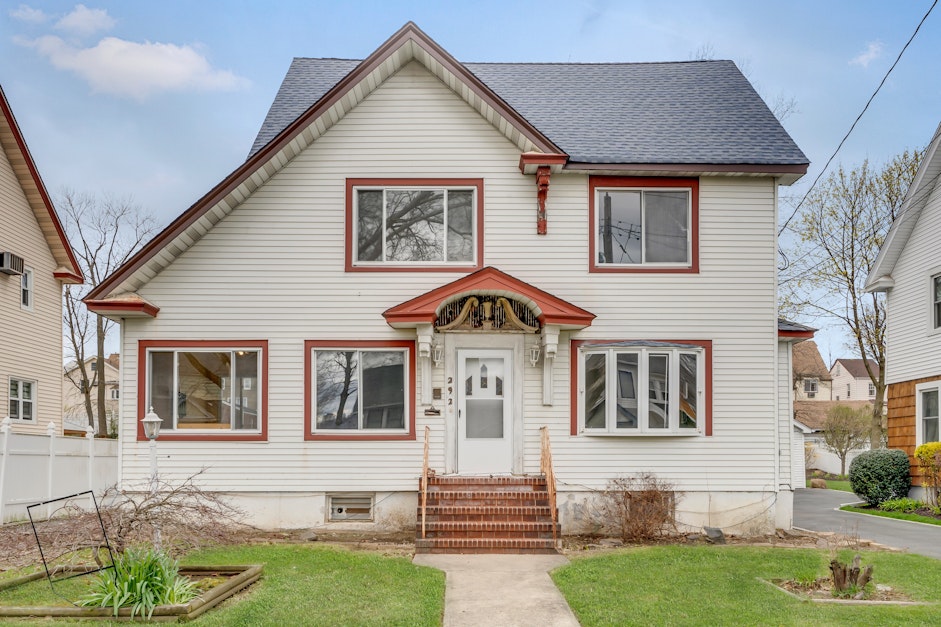 292 Gifford Place, Teaneck, NJ 07666, Presented by Sandra Garcia, Re/Max Villa Realtors. Powered