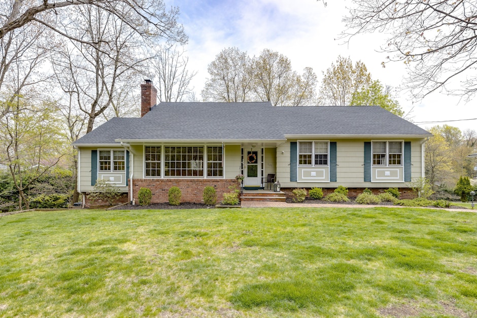 1325 Summit Lane, Mountainside, NJ 07092, Presented by Diane Kontra