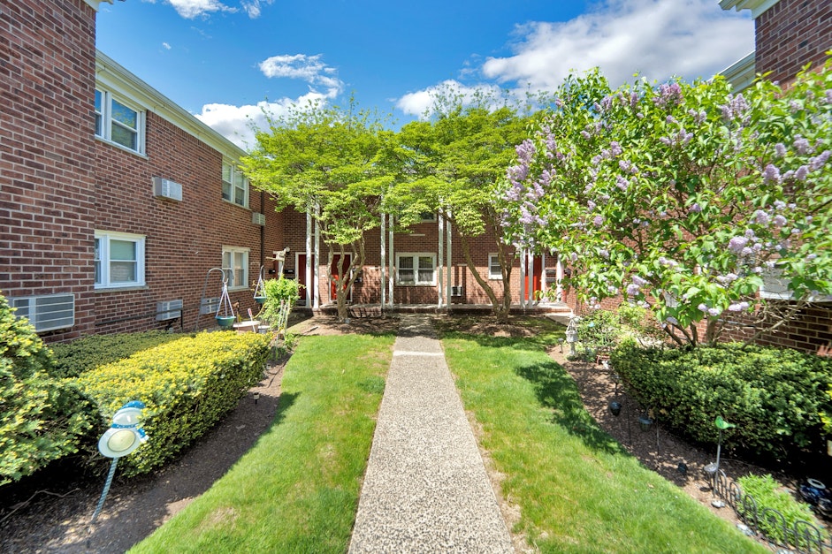 721 Broad Avenue, Ridgefield, NJ 07657, Presented by John Park, Park