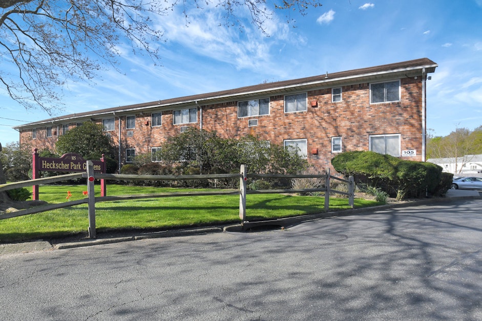 105 Prime Avenue, Huntington, NY 11743, Presented by Peggy Kiesel