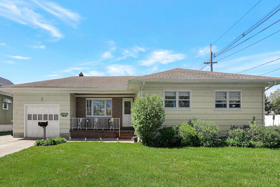 65 North Washington Avenue, Colonia, NJ 07067, Presented by David