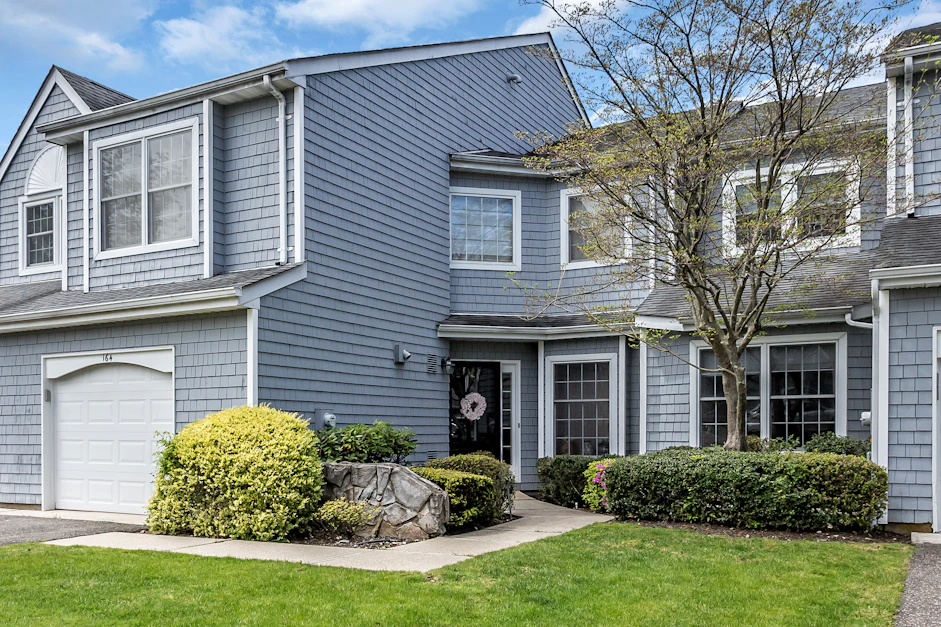 164 Lakebridge Drive North, Kings Park, NY 11754, Presented by Lorraine Anastasio, Douglas