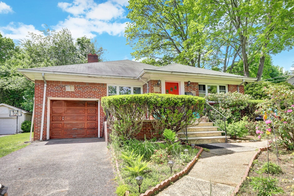 280 Knickerbocker Road, Closter, NJ 07624, Presented by Risa Corson