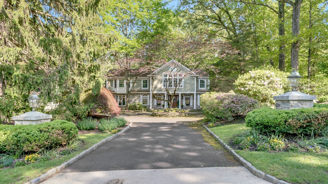 323 Freemans Lane, Franklin Lakes, NJ 07417, Presented by Sam