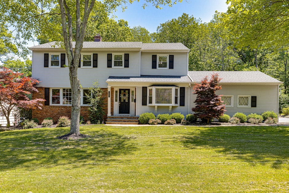 141 Lorraine Drive, Berkeley Heights, NJ 07922, Presented by Catherine DeBenedictis, Coldwell