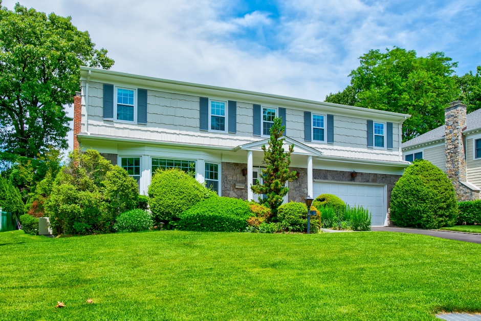 39 Colony Lane, Manhasset, NY 11030, Presented by Rosalyn Meyer, Daniel