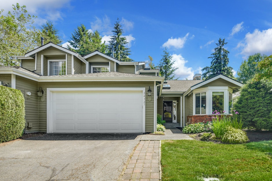 24327 SE 41st Place, Sammamish, WA 98029, Presented by Mindy Garner