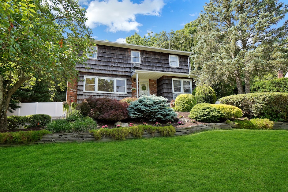 140 Cornell Drive, Commack, NY 11725, Presented by Lori Zamore