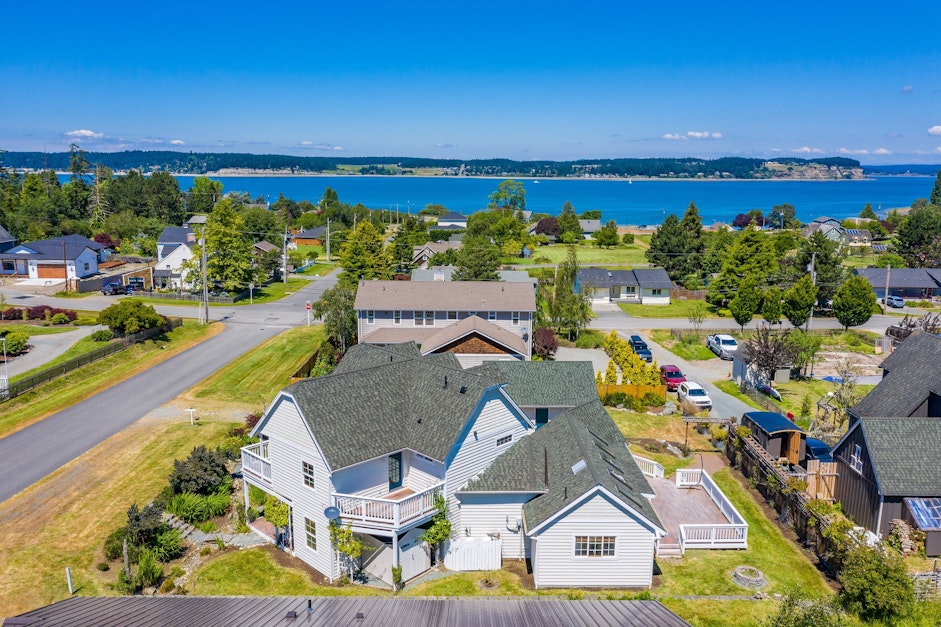 503 NE Gould Street, Coupeville, WA 98239, Presented by Danny Salinger