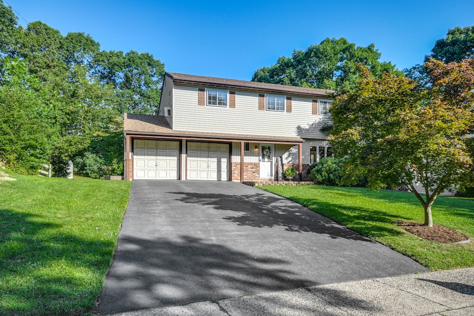 4 Carriage Drive, Kings Park, NY 11754, Presented by Mary Hull, Coach