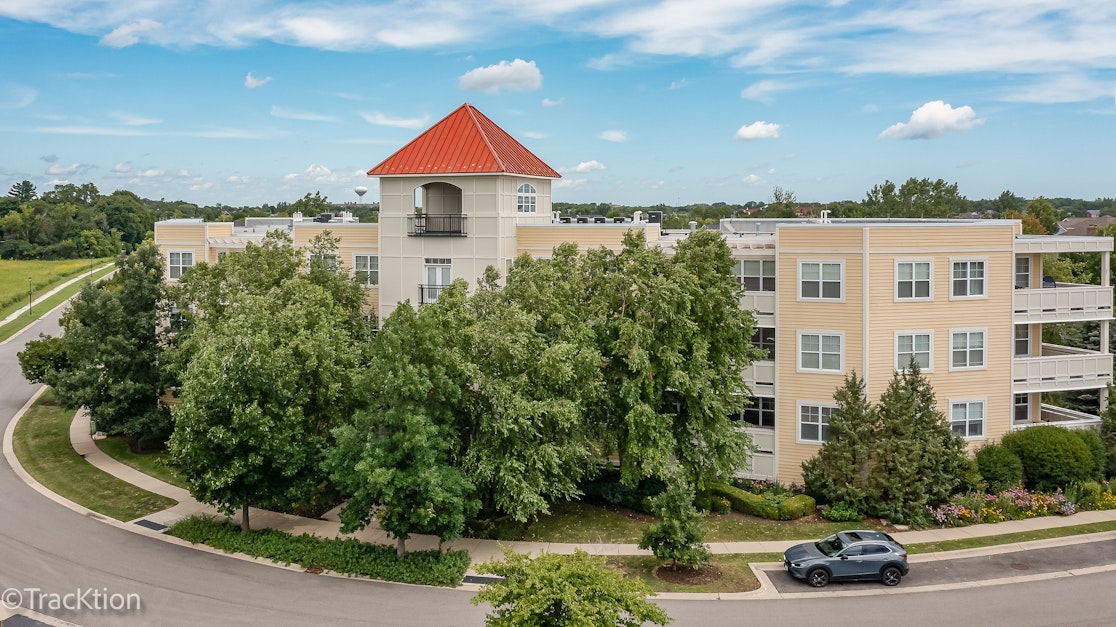 977 Harris Road 16, Grayslake, IL 60030, Presented by Team Baker