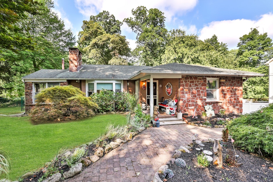 45 North Little Tor Road, New City, NY 10956, Presented by Virginia Biscow, Better Homes