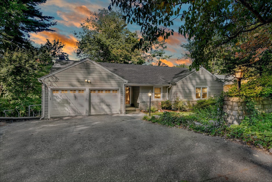 103 Pinewood Trail, Trumbull, CT 06611, Presented by Liz Moretti