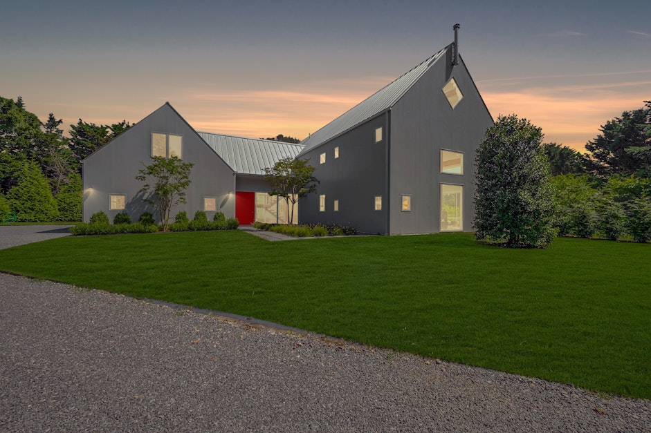 10 Fieldview Lane, East Hampton, NY 11937, Presented by William