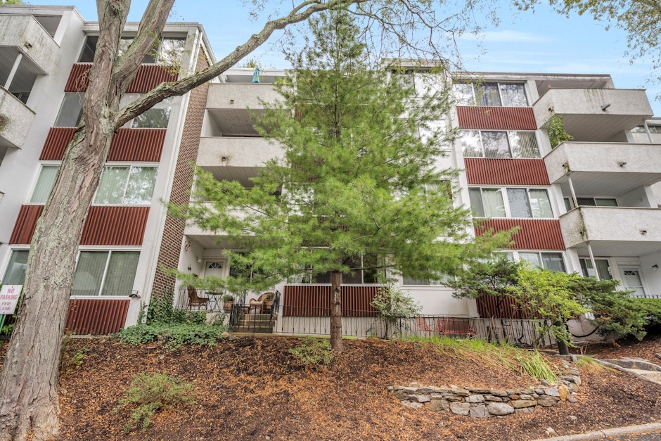 1005 Colony Drive, Hartsdale, NY 10530, Presented by Lisa Falco