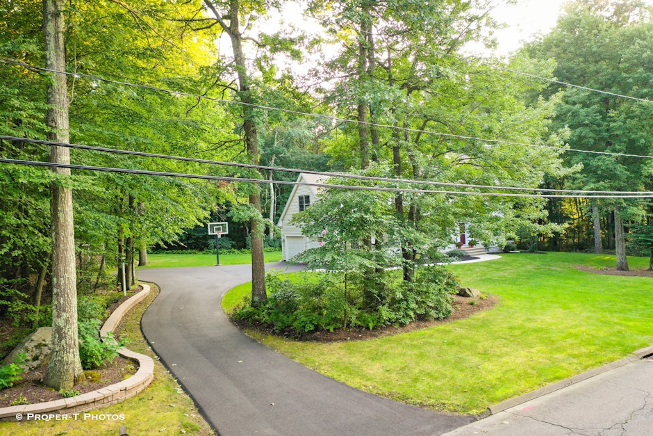 8 Charles Street, Tolland, CT 06084, Presented by The Marilu Kafka Team