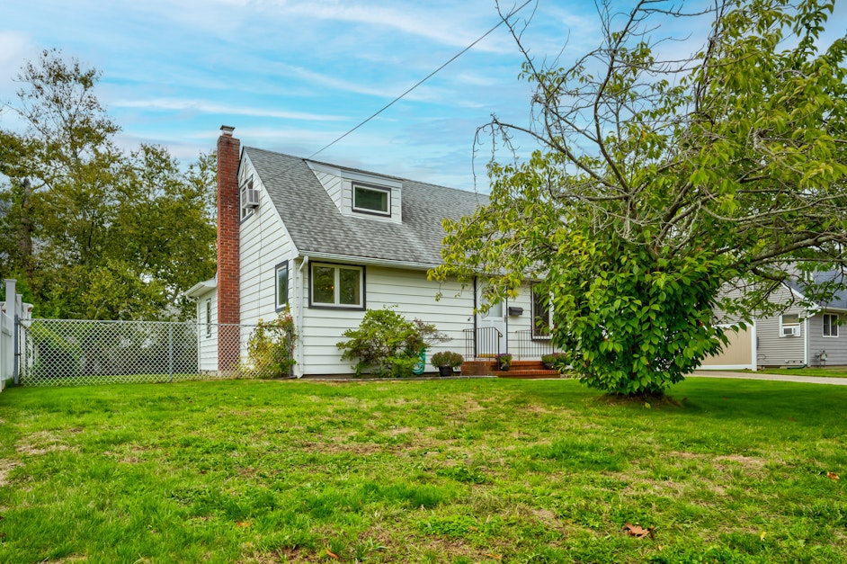 348 1st Avenue, Bayport, NY 11705, Presented by Gina Jaklitsch, DOUGLAS