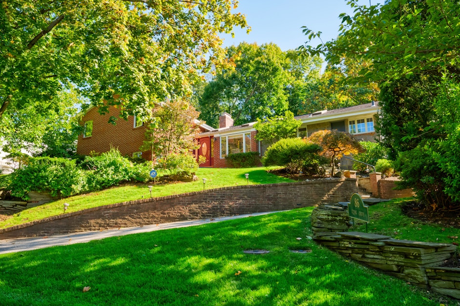 86 Cedar Drive, Great Neck, NY 11021, Presented by Rosalyn Meyer