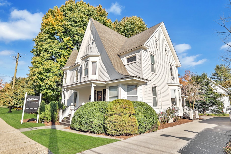 12 Maple Avenue, Warwick, NY 10990, Presented by Isabel Retallack