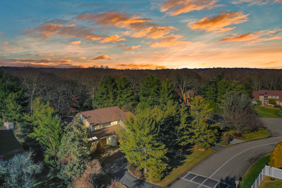 25 Clearmeadow Lane, Woodbury, NY 11797, Presented by Mara Navaretta