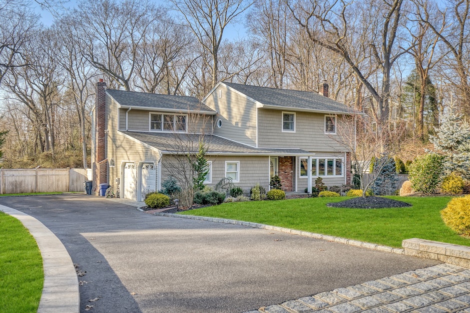 29 Danville Drive, Greenlawn, NY 11740, Presented by Angela Riscica