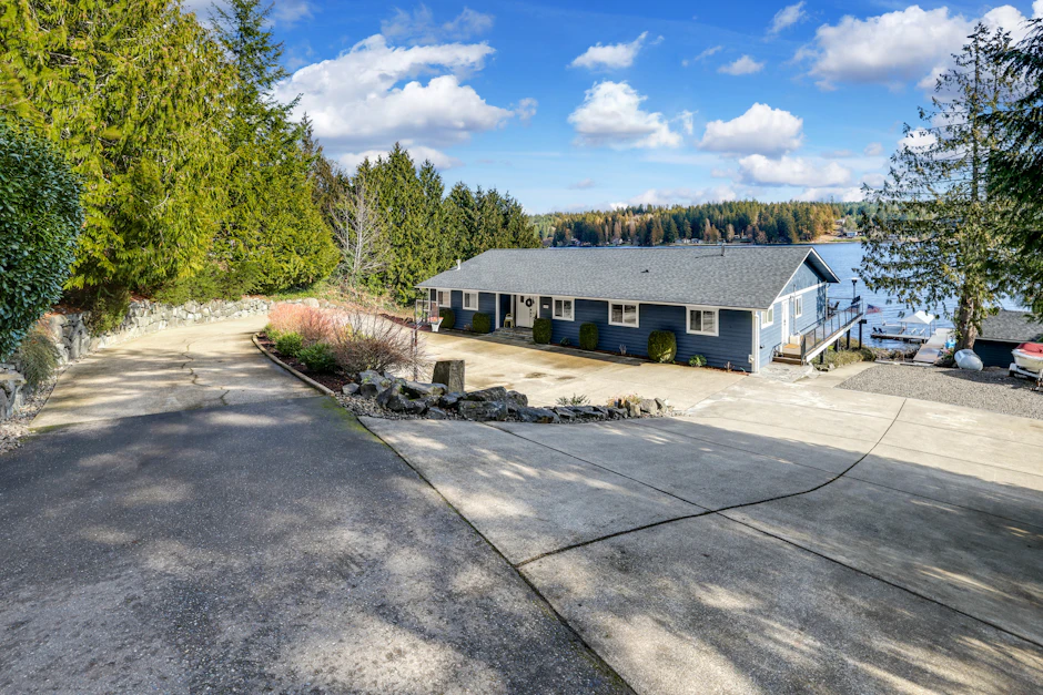 8265 Dormar Dr SE, Port Orchard, WA 98367, Presented by Lydia Geline