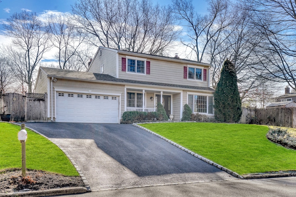 7 Kings Hwy, Smithtown, NY 11787, Presented by Patricia Mayo, Signature