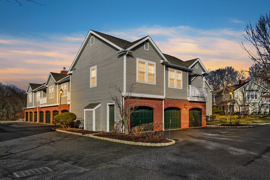 159 Mayfield Drive, Trumbull, CT 06611, Presented by Liz Moretti