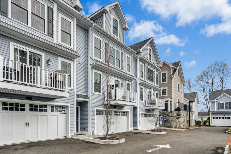 115 Colonial Road, Stamford, CT 06906, Presented by Gregg Oehler