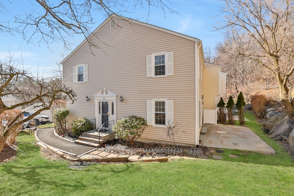 44 Carrollwood Drive, Tarrytown, NY 10591, Presented by Andrea Martone