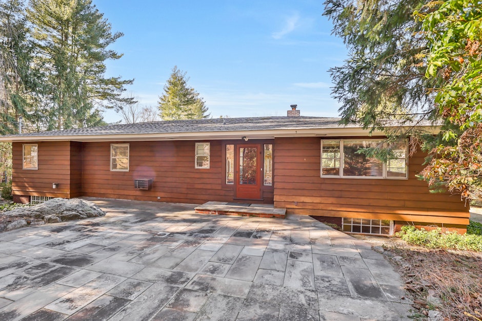 625 Quaker Road, Chappaqua, NY 10514, Presented by John Buckley