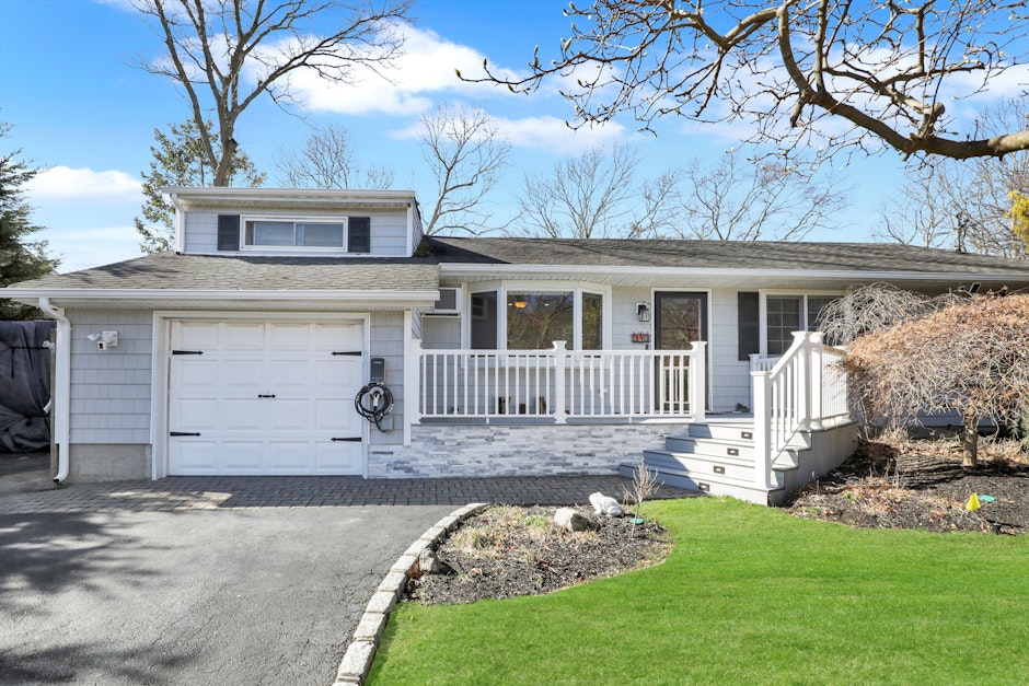 940 Chester Road, Sayville, NY 11782, Presented by Caroline Sweezey