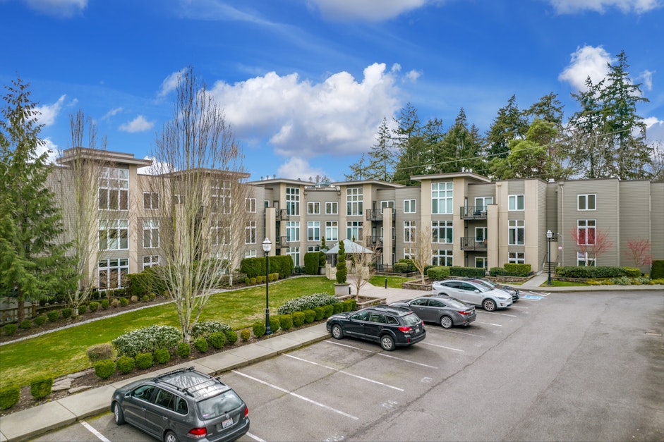 150 102nd Avenue Southeast 101, Bellevue, WA 98004, Presented by Helen