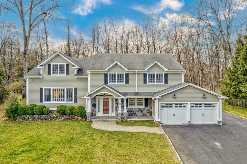 41 Sherbrooke Drive, Florham Park, NJ 07932, Presented by Sue Adler