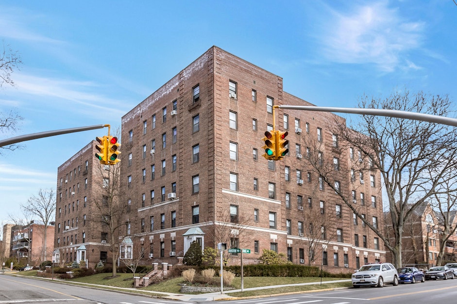 21 Barstow Road, Great Neck, NY 11021, Presented by Lori Zamore