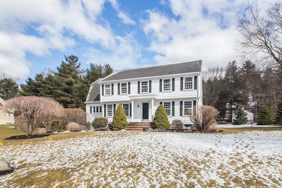 14 Country Way, Medfield, MA 02052, Presented by Kandi Pitrus, Vice