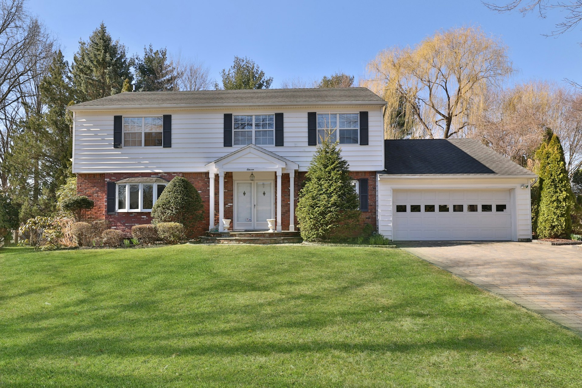 11 Quincy Lane, White Plains, NY 10605, Presented by Stacey Pinkas