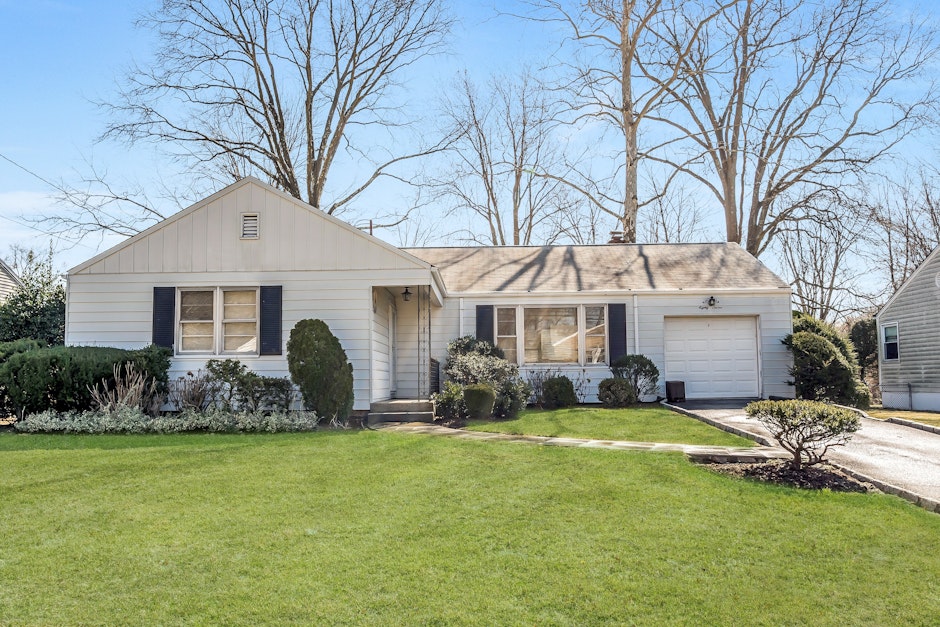 87 Daisy Farms Drive, New Rochelle, NY 10804, Presented by GLENN