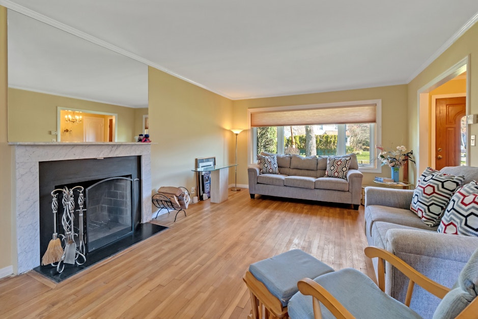 475 Stratton Road, New Rochelle, NY 10804, Presented by John Schultz