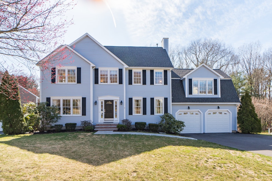 9 Hawthorne Drive, Medfield, MA 02052, Presented by Kandi Pitrus, Vice