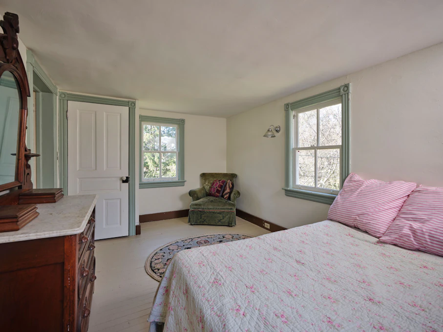 135 Riegelsville Rd, Milford, NJ 08848, Presented by Mercedes Hayes