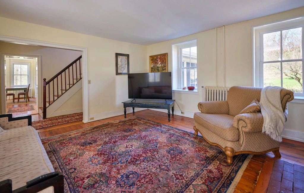 135 Riegelsville Rd, Milford, NJ 08848, Presented by Mercedes Hayes