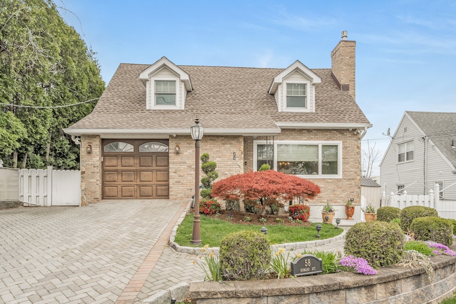 58 Howard Avenue, Eastchester, NY 10709, Presented by Mindy Gerstein