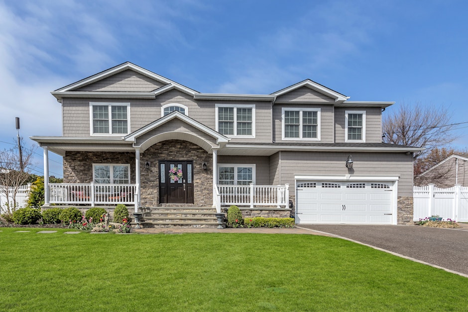 47 Greatwater Avenue, Massapequa, NY 11758, Presented by Robin Azougi