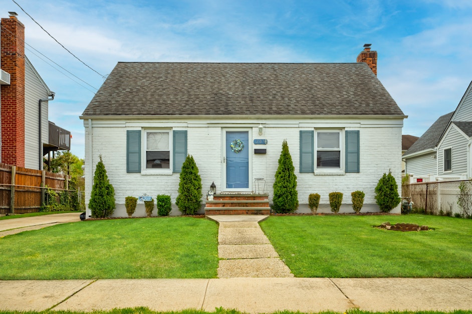 207 9th Street, Hicksville, NY 11801, Presented by The Singh's Team