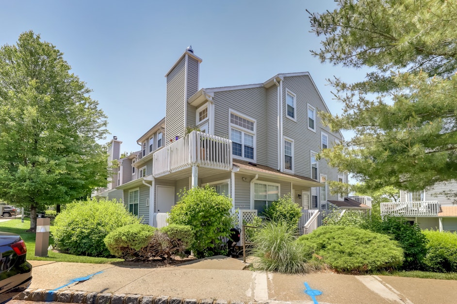 6 Fox Run Drive, Englewood, NJ 07631, Presented by Lauren Scher, Re/Max Properties Plus. Powered