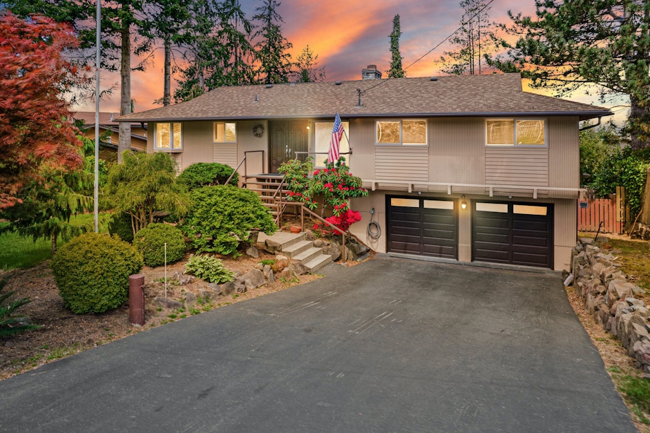 8218 Northeast 159th Street, Kenmore, WA 98028, Presented by Jill