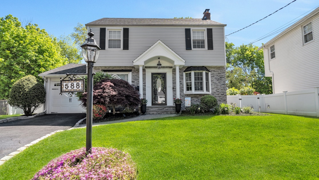 588 Clarendon Court, River Edge, NJ 07661, Presented by Rosie Hernandez