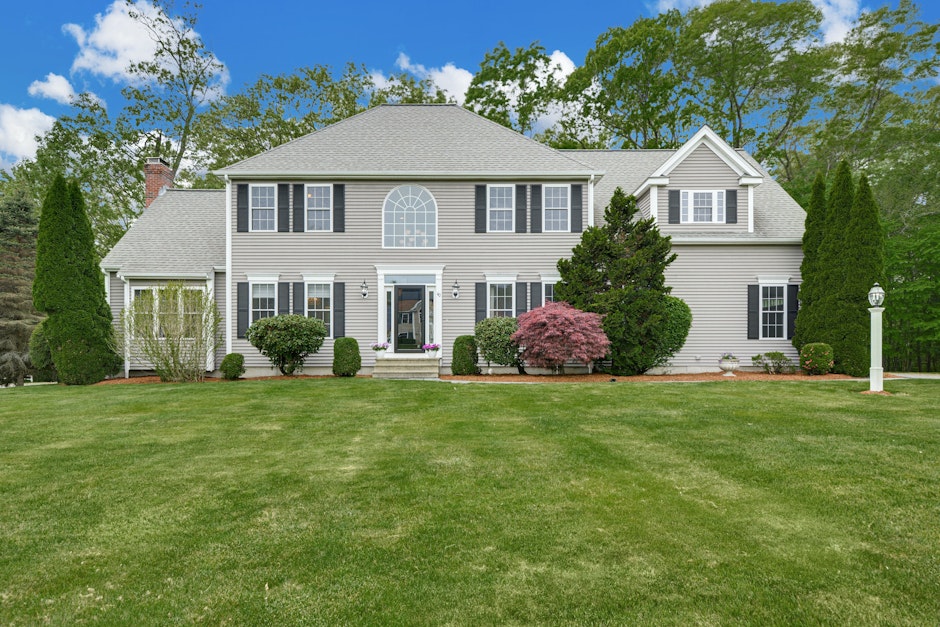 40 Hardwick Road, Ashland, MA 01721, Presented by Caren Mulcunry, MetroWest Lifestyle Group RE